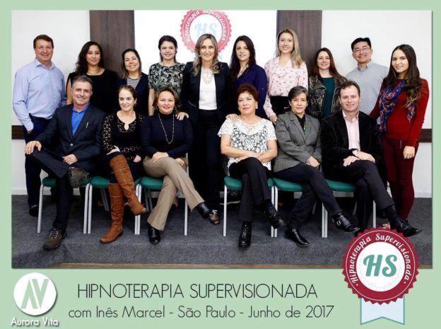 A foto mostra todos os participantes do curso hipnoterapia supervisionada com Inês Marcel e a equipe Aurora Vita